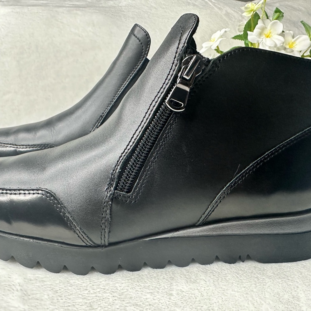 Munro Black leather combo